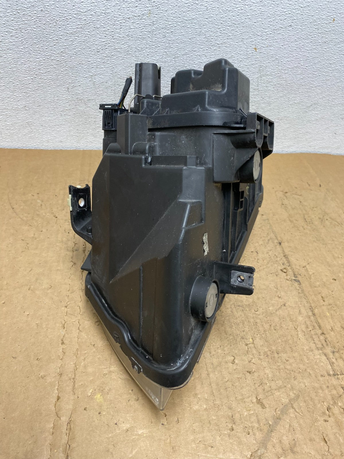 2009-2011 BMW 3 Series 328i 4/D Sedan Headlight Halogen Right Passenger AD05278