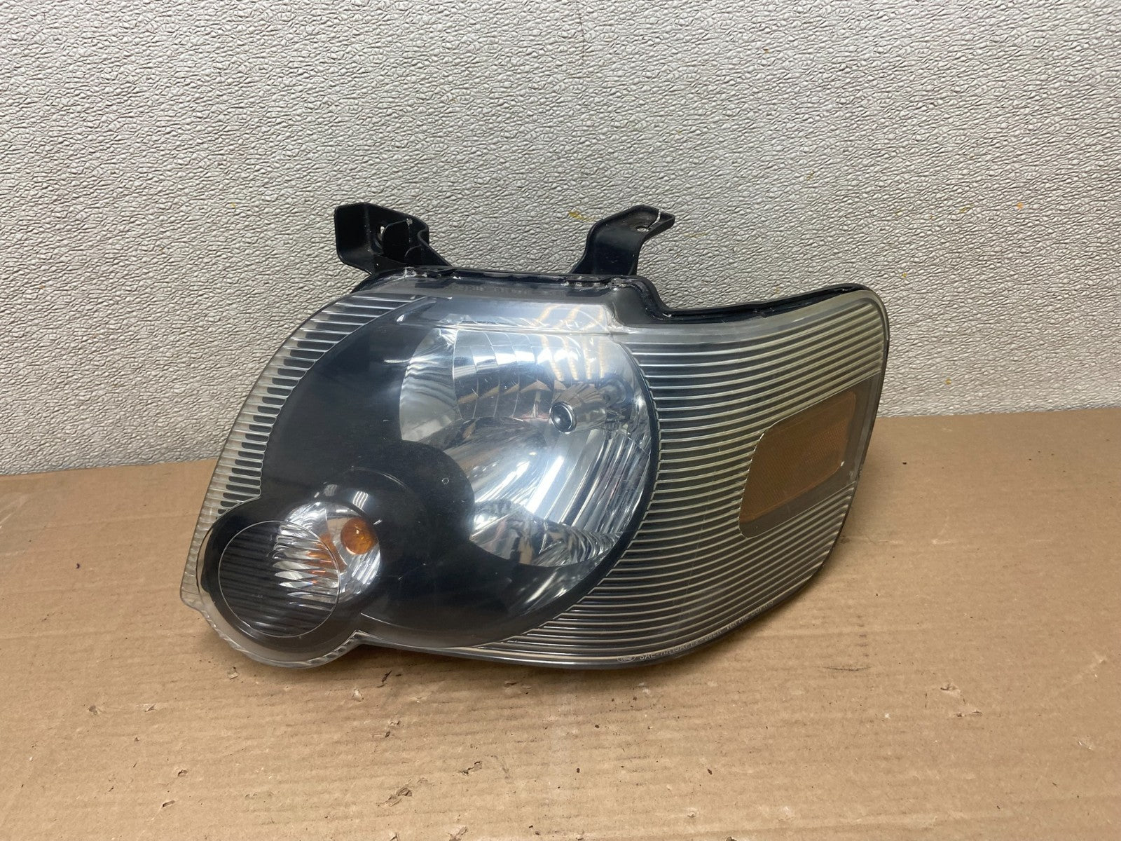 2006 2007 2008 2009 2010 Ford Explorer Left Driver LH Side Headlight AA8741 DW0