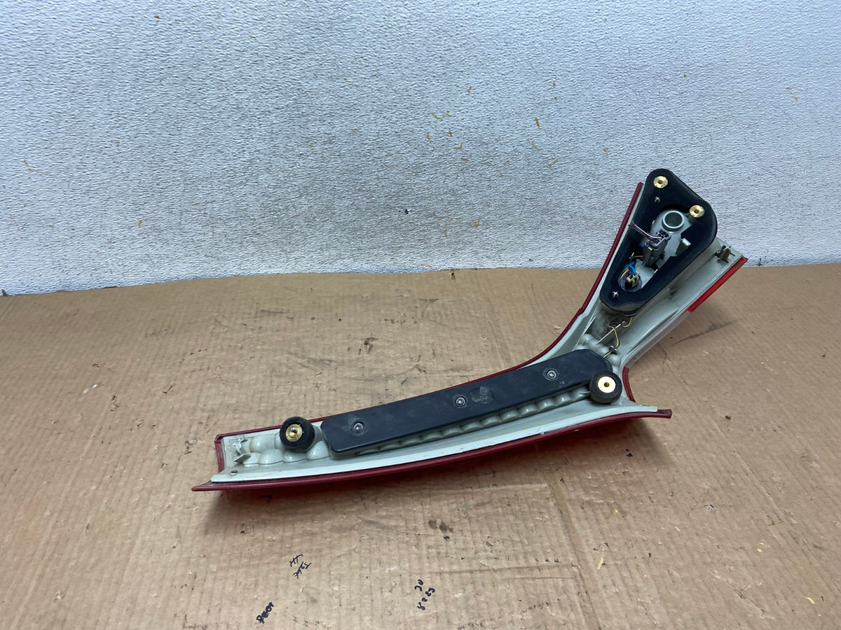 2008 to 2013 Volvo XC70 V70 Right Passenger Tail Light Upper AI8261 LK7