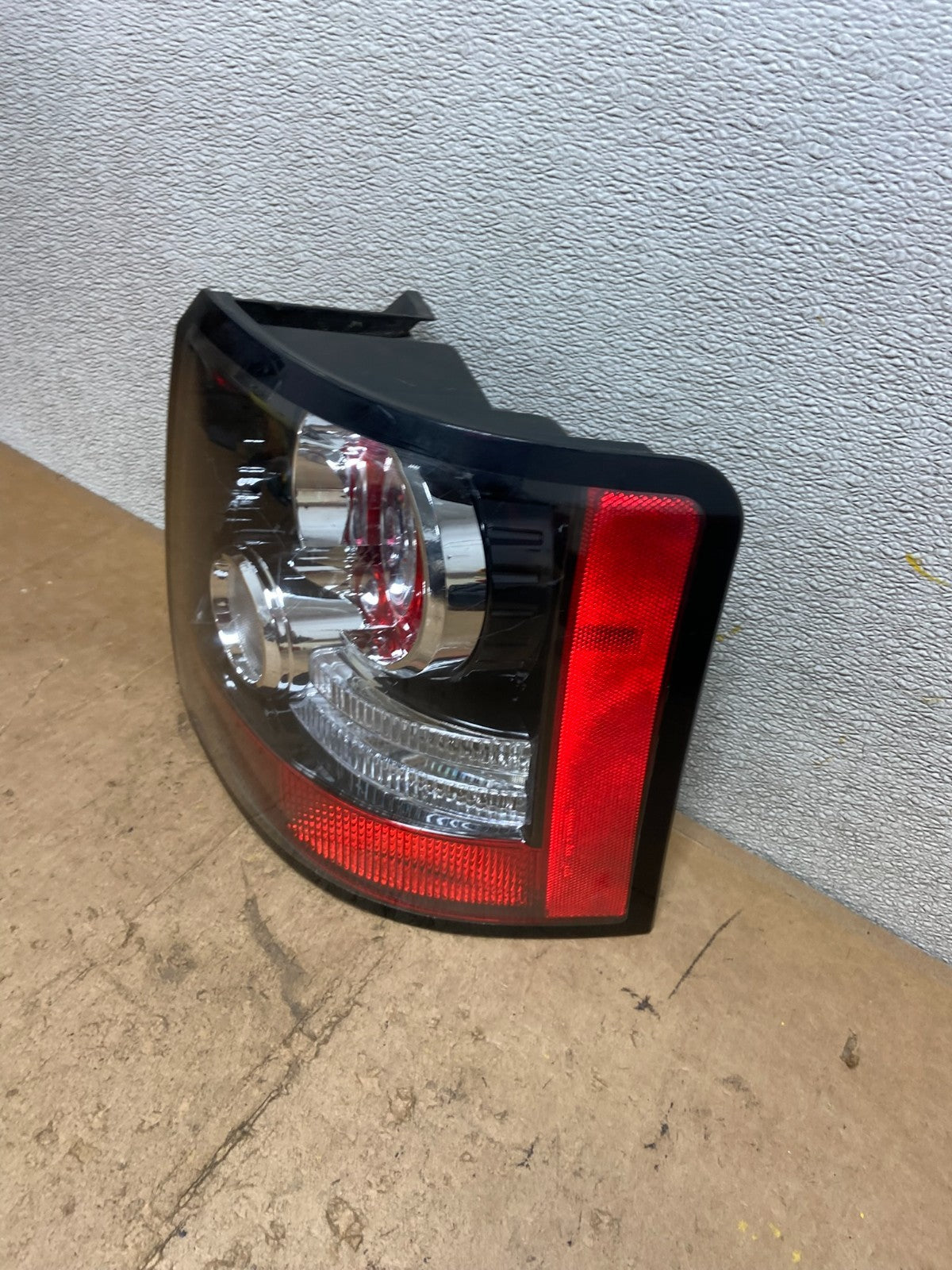 2010 - 2011 Land Rover Range Rover Sport Right Passenger Tail Light Oem X8997 DW1