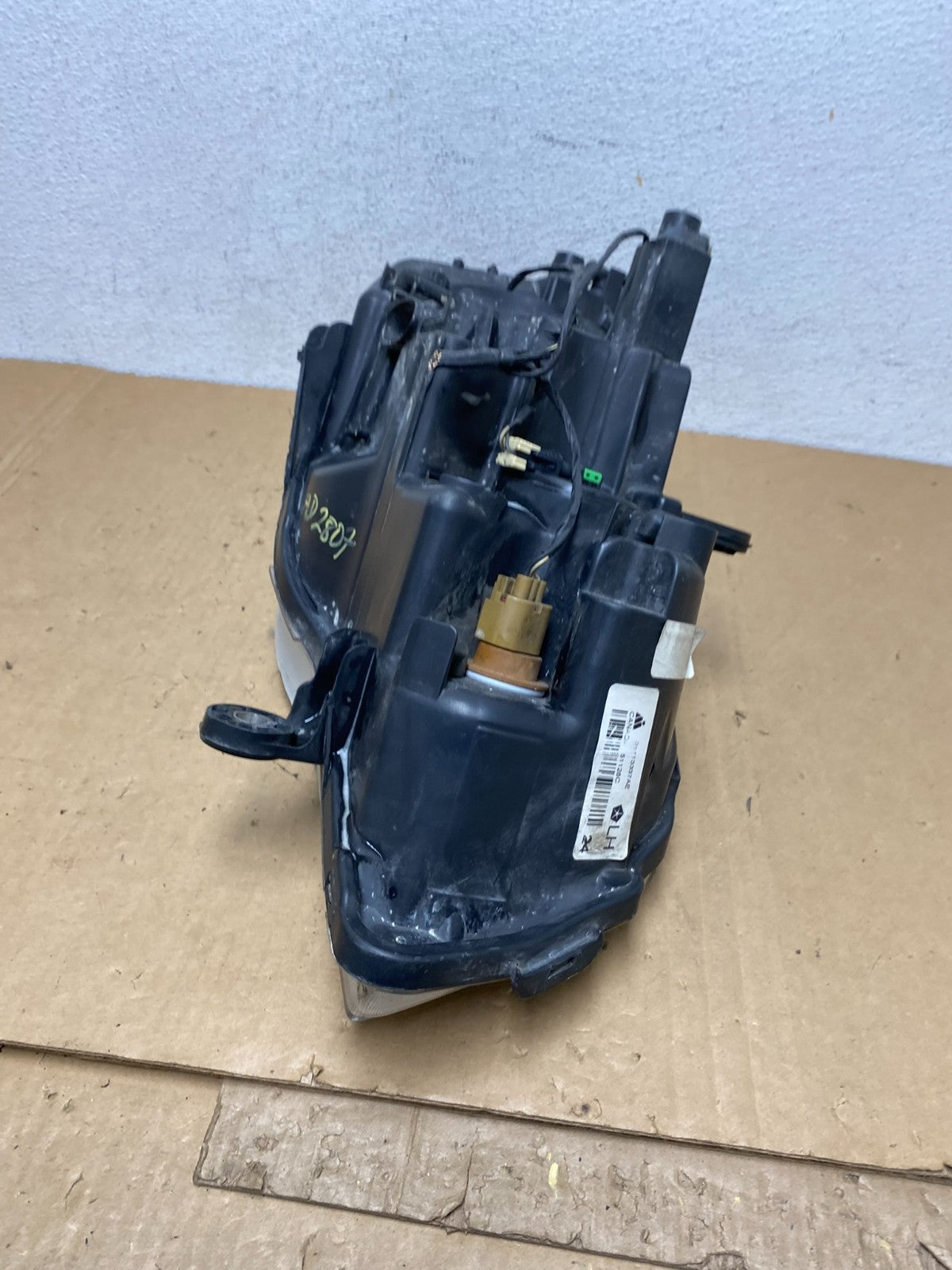 2008 to 2016 Chrysler Town and Country Left Driver Lh Side Headlight AD2807 DW10