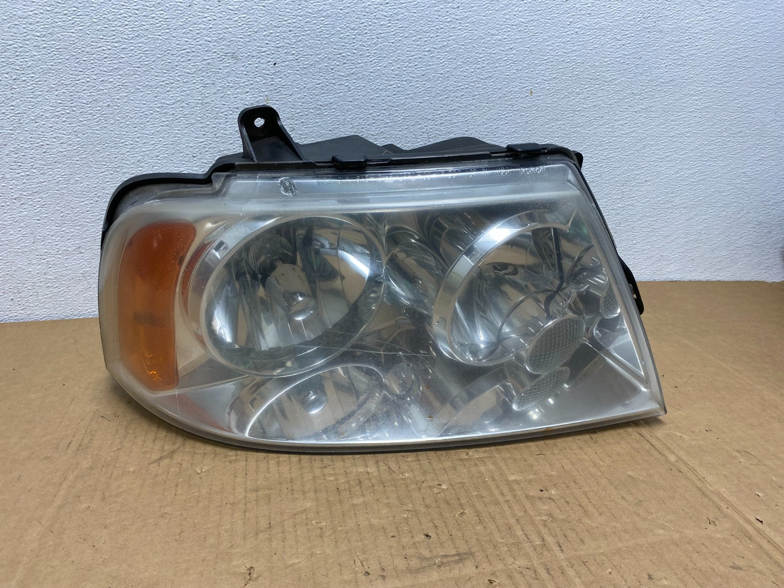 Xenon 2003-2006 Lincoln Navigator Right Passenger Side Headlight AC7559 DW0