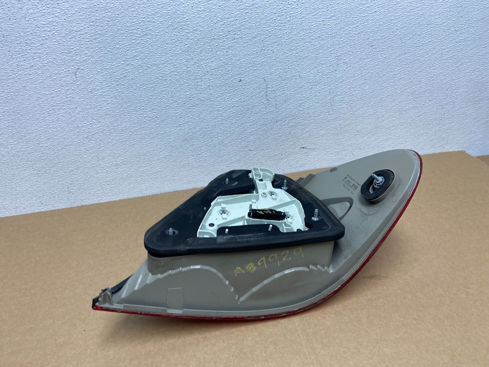 2007 - 2009 Mercedes E E320 E500 Sedan Left Driver LH Tail Light OEM AB9929 DW4