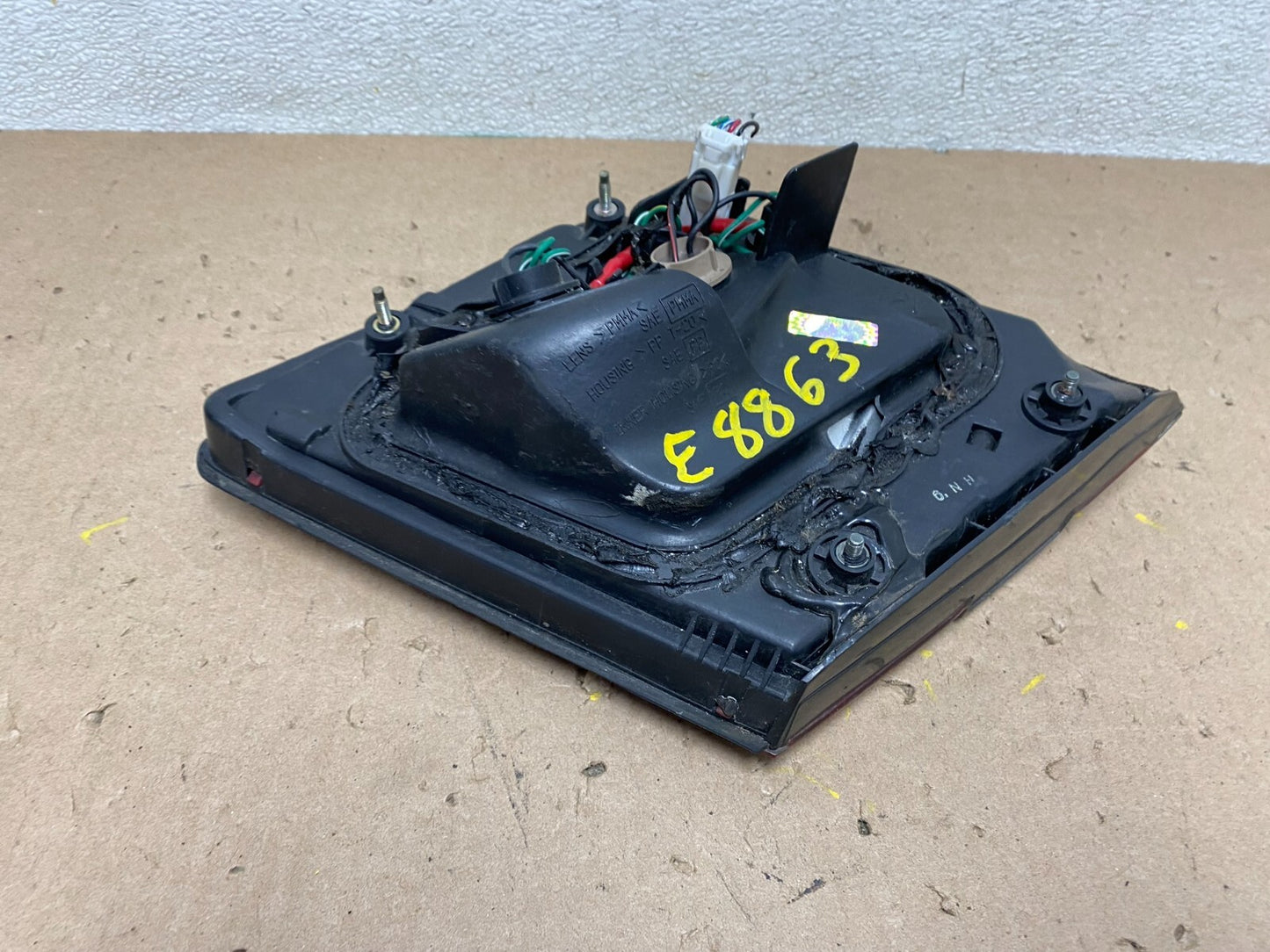 1997 - 1998 Infiniti Q45 Left Side Inner Tail Light OEM E8863 KC5