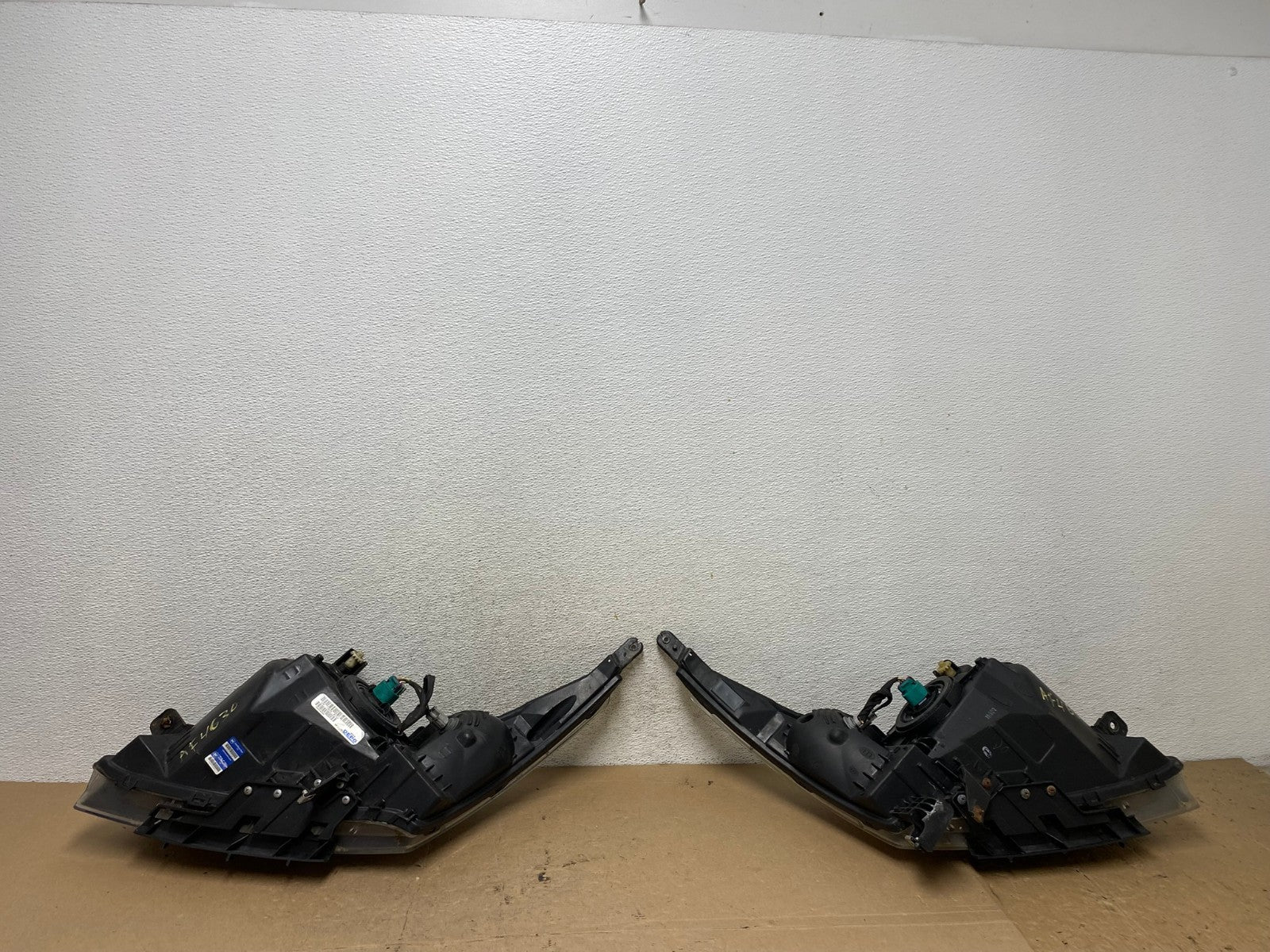 2011 to 2015 Chevrolet Cruze Halogen Left+Right Set Headlights AF4630 LK7