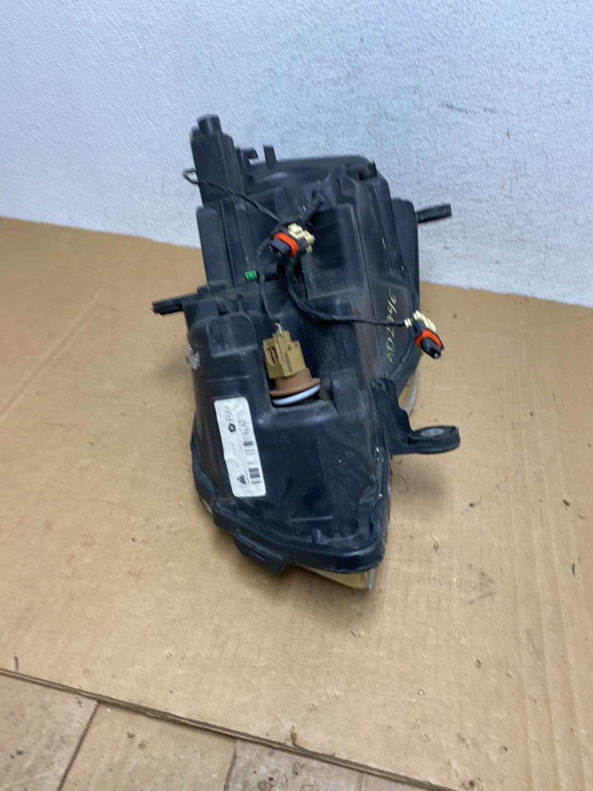 2011 to 2016 Chrysler Town and Country Right Passenger Headlight AD2796 DW9