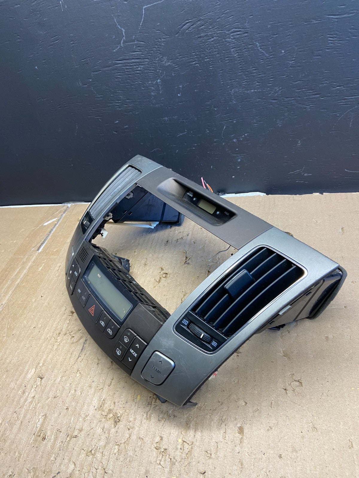 2009 to 2010 Hyundai Sonata Center Radio Climate Control Air Vent Bezel AB5719DG2