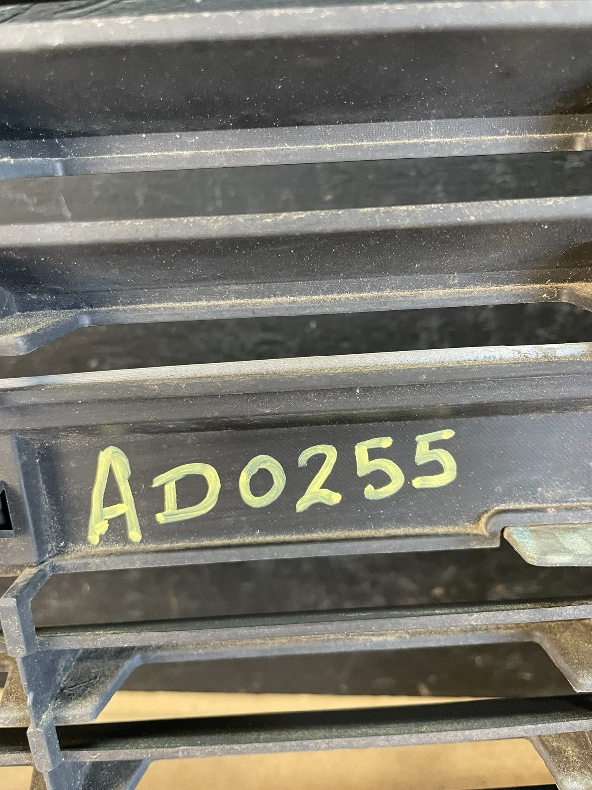 2004 to 2006 Dodge Durango Front Upper Chrome Grill Grille AD0255 DG5