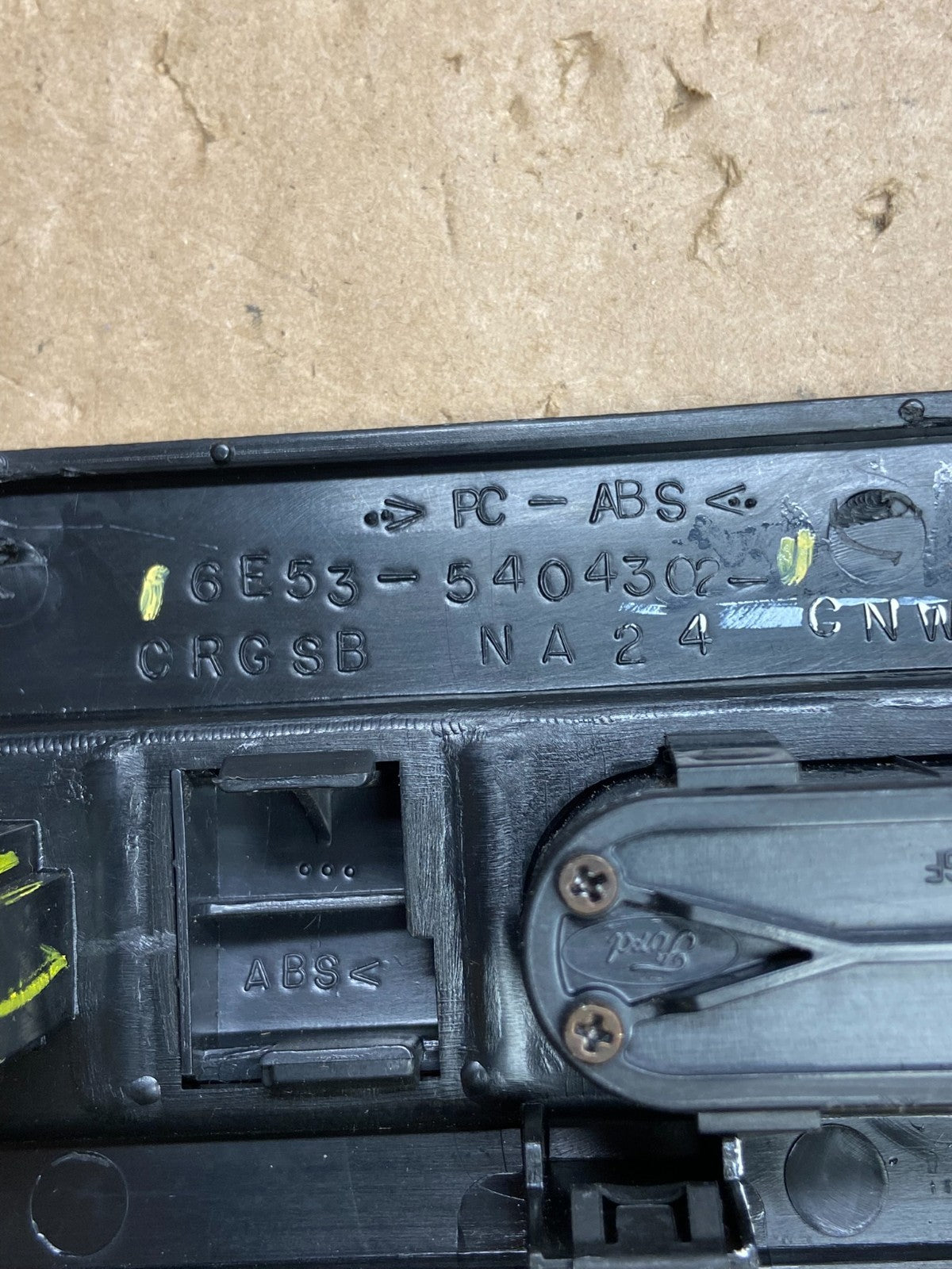 2006 to 2009 Ford Fusion Center Dash Radio Bezel Trim ai6160 DG4