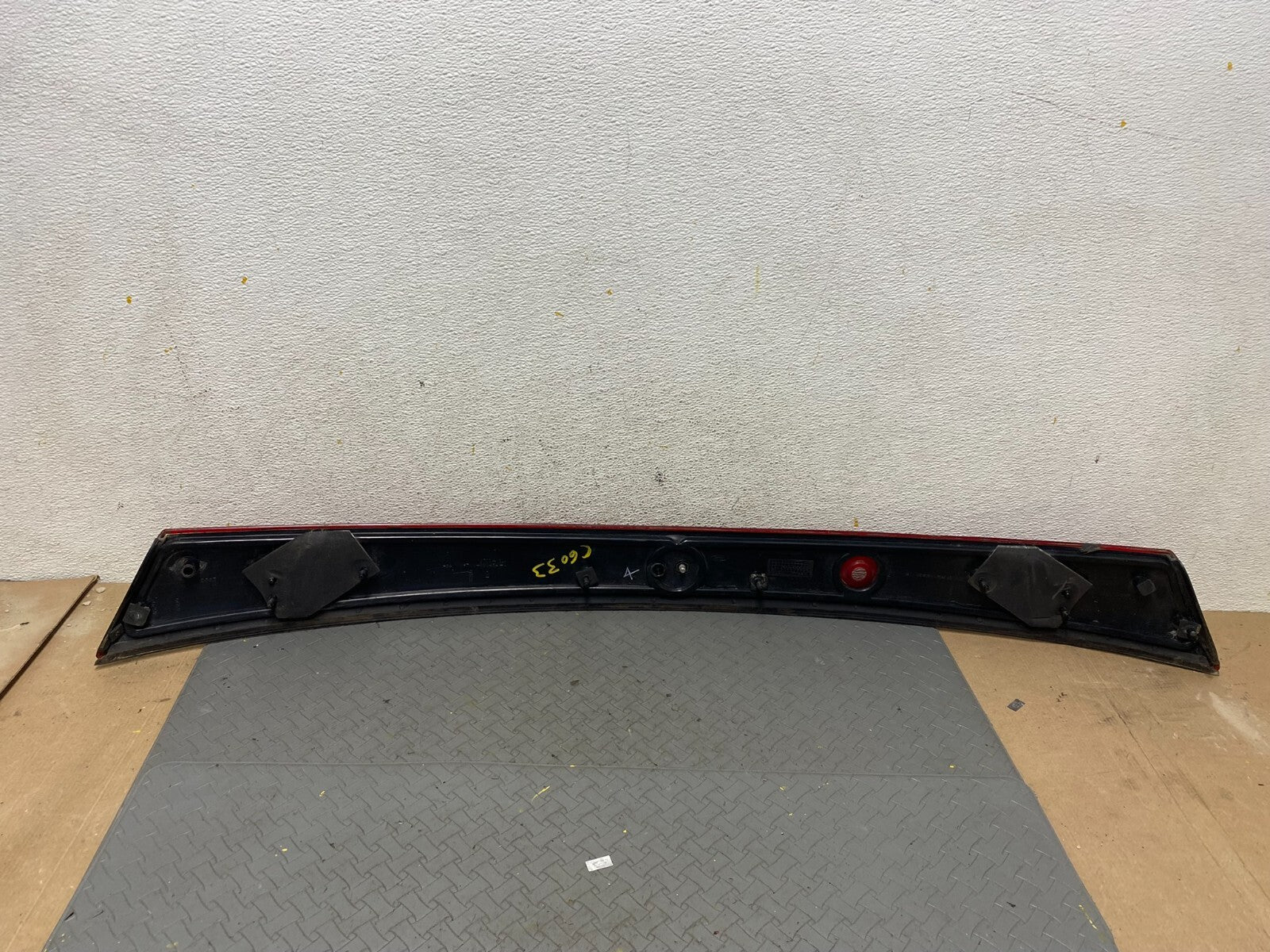 1997 1998 1999 Mercury Grand Marquis Trunk Lid Center Tail Light C6033 PS9