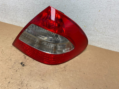 2007 - 2009 Mercedes E E320 E500 Sedan Right Passenger Tail Light OEM P1215 DW1