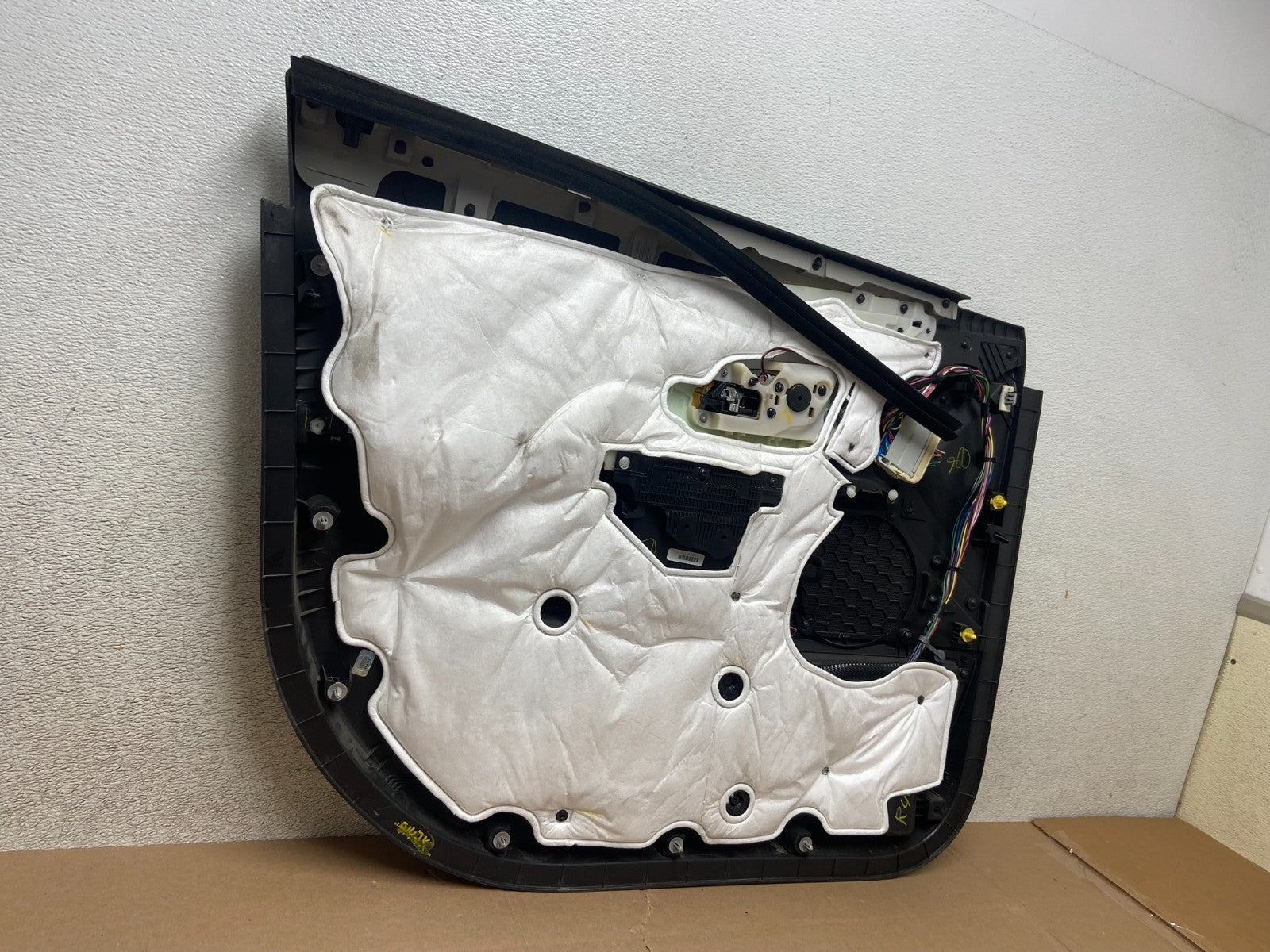 2012 to 2015 Chevrolet Equinox Front Right Passenger RH Door Panel R4914 DG9