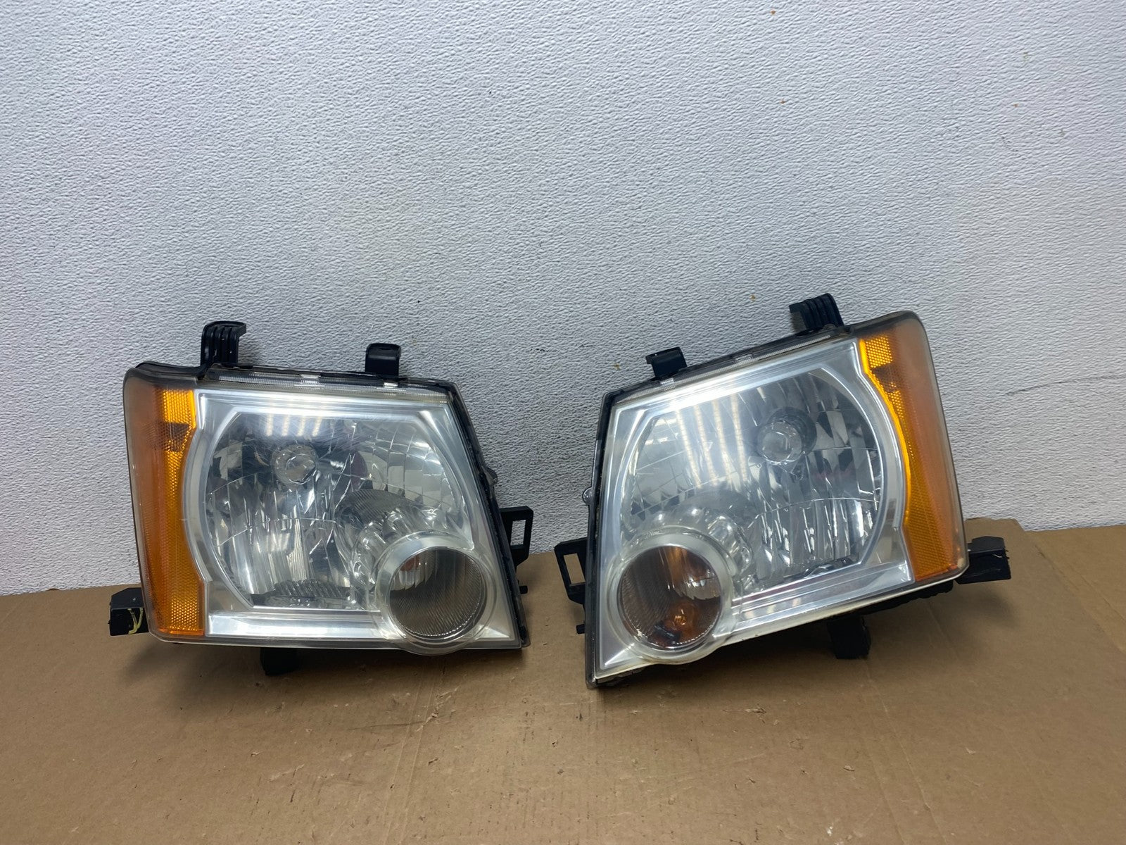 2005-2015 Nissan Xterra Driver Left+Right Side Set Headlights AD7934 DW0