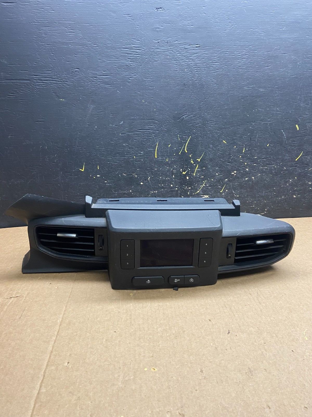 2020 to 2023 Ford  Explorer Console Radio Display Screen Air Vents Oem X6553 DG0