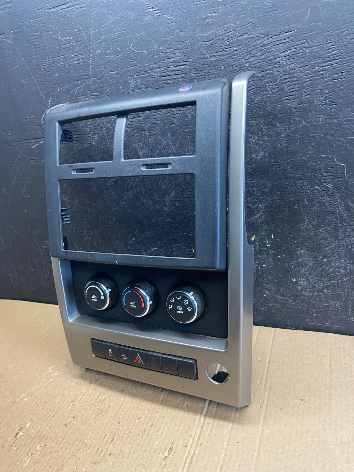 2008 to 2012 Jeep Liberty Dash Climate Temperature Control Radio Bezel AE3965 DG1