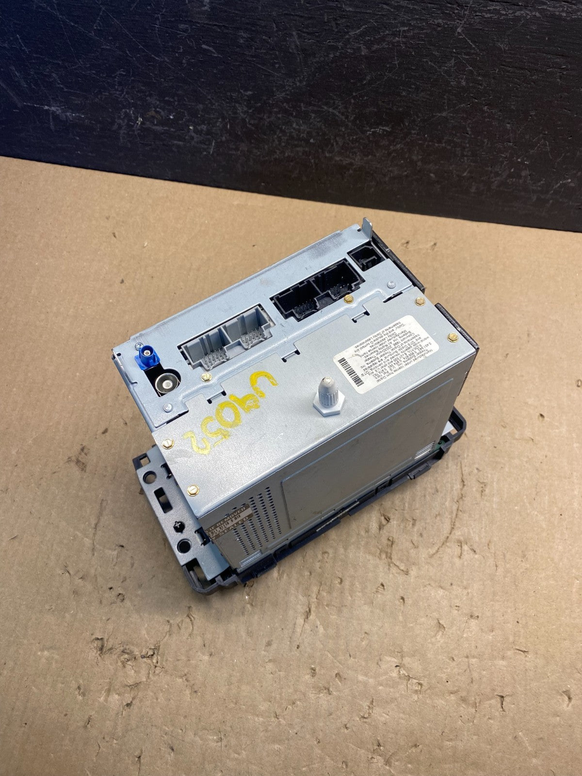 2010 2012 GMC Acadia Radio Display Screen AM/FM AUX ac8944 DG5