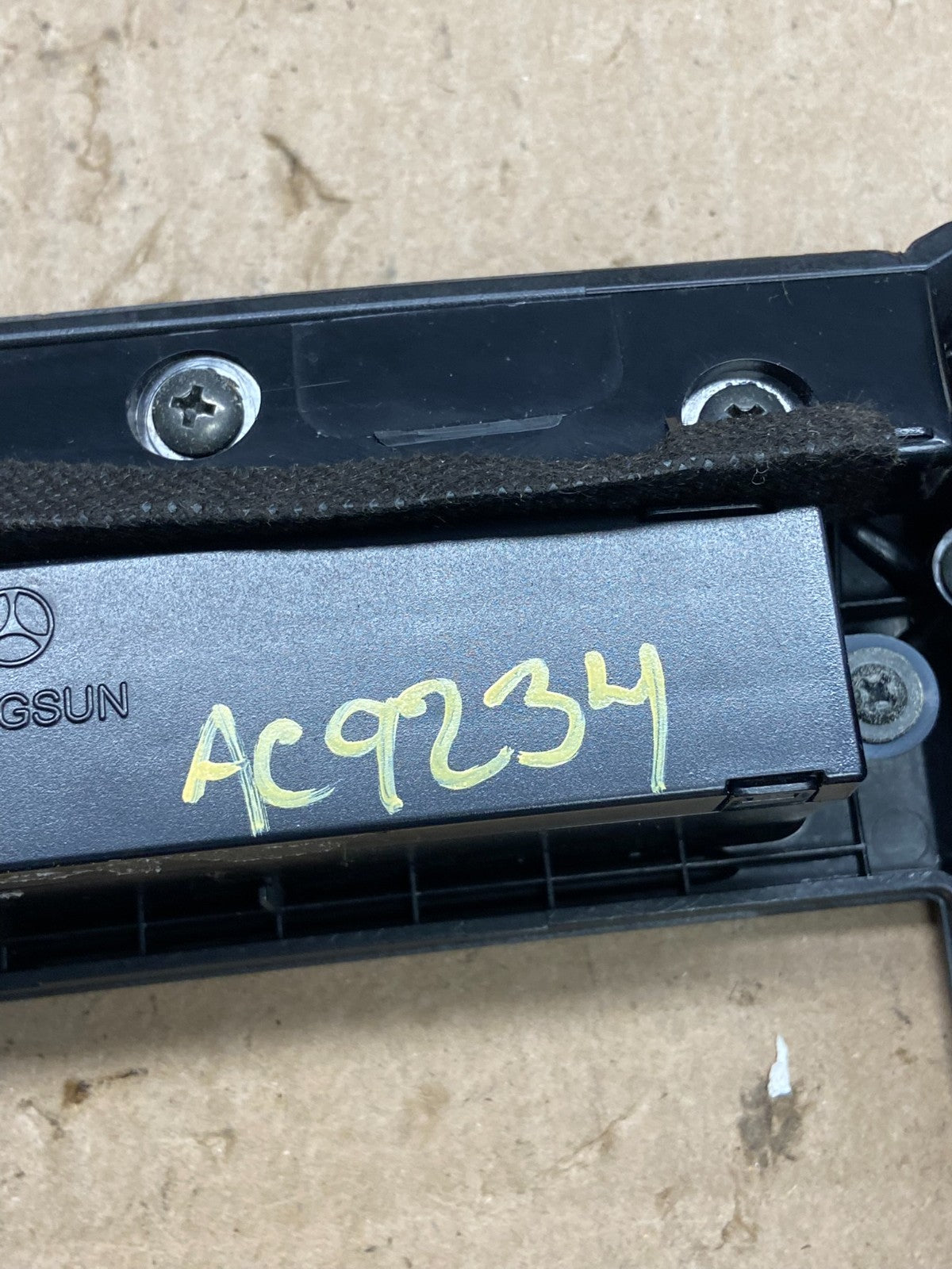 2007 to 2009 Hyundai Santa Fe Center Dashboard Radio Bezel Trim ac9234 DG6