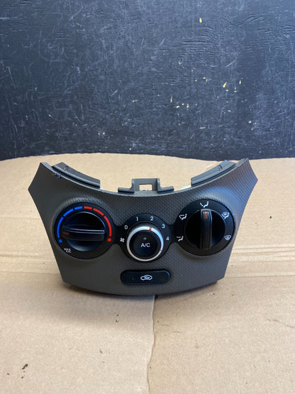2012 to 2014 Hyundai Accent Center Heater A/C Climate Control Panel AF1794 DG0