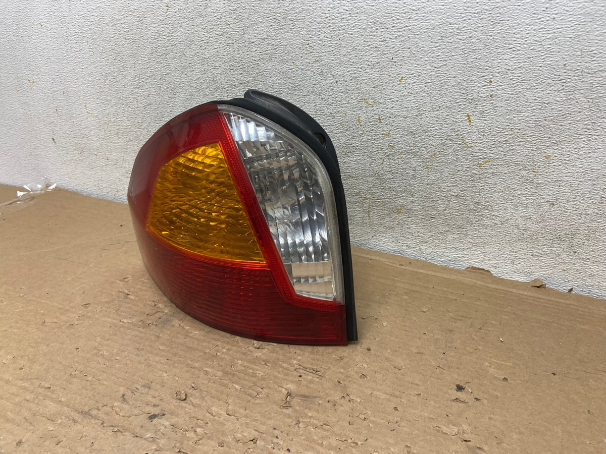 2001 - 2004 Hyundai Santa Fe Left Driver LH Side Tail Light AH9042 LK2