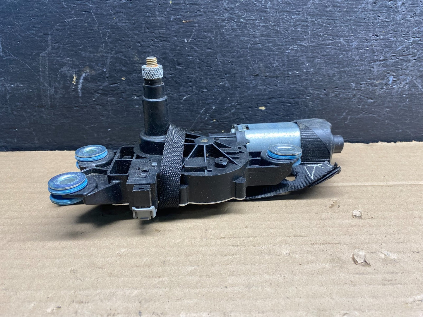 2008-2016 Volvo V70 XC60 XC70 Tailgate Back Door Rear Wiper Motor Wiper ad9475 D1