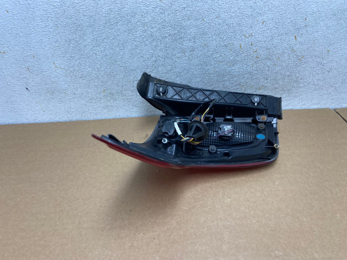 2011 2012 2013 2014 2015 Ford Explorer Right Passenger RH Tail light AI2552 LK6