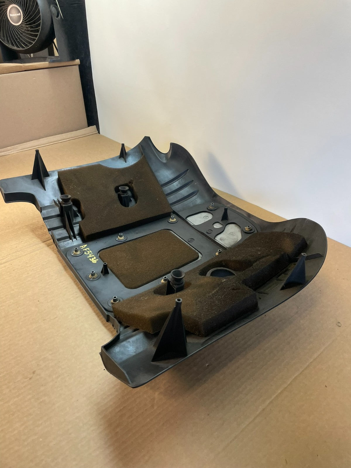 2005 to 2010 Jeep Grand Cherokee 5.7L Hemi Engine Cover Plastic Shield AF5436 DW4