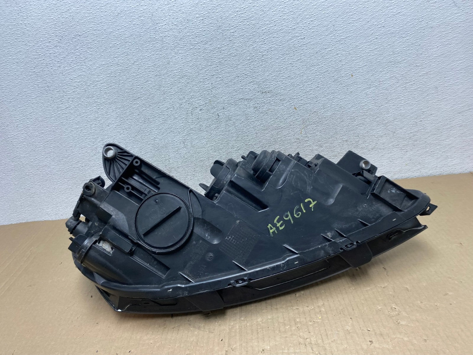 2012-2015 Volkswagen Passat Left Driver LH Side Halogen Headlight AE9617 LK7