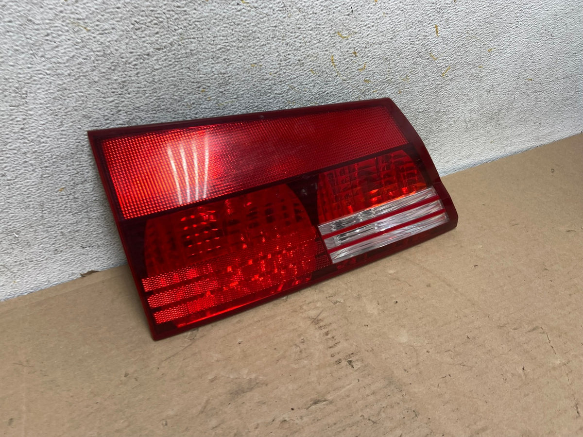 2004 - 2005 Toyota Sienna Left Driver LH Side Inner Tail Light AH9443 LK2