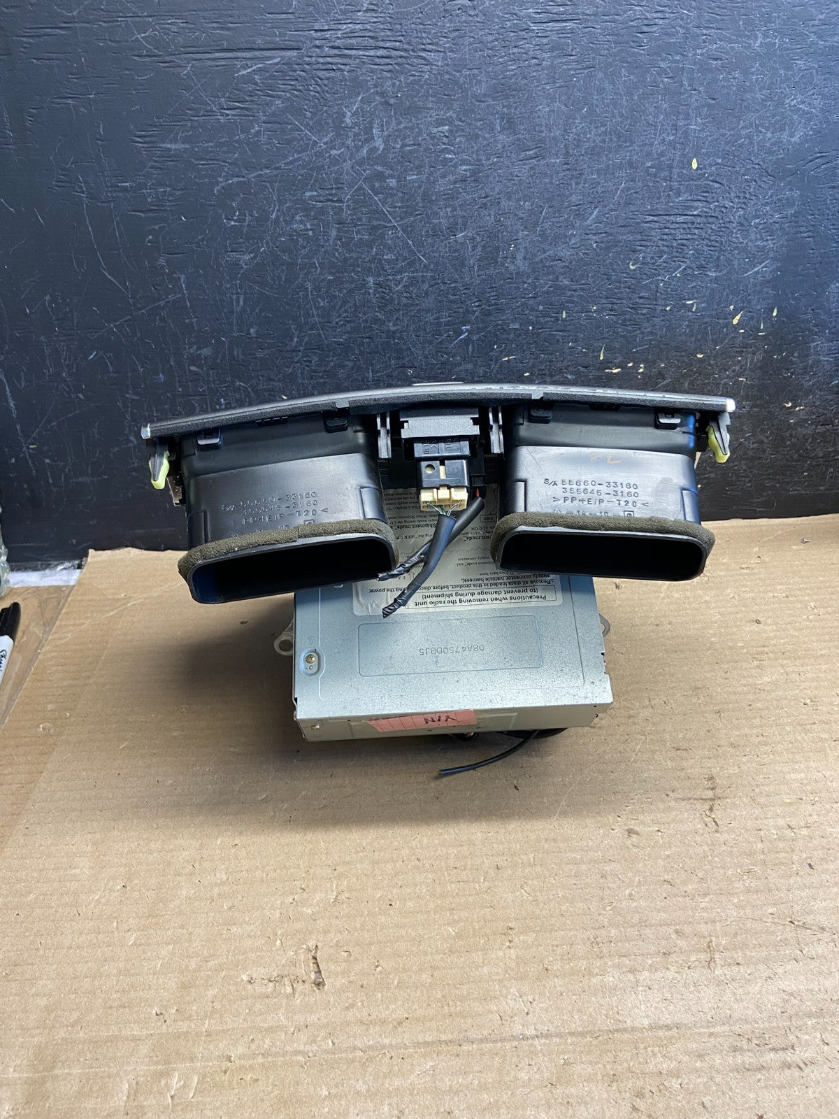 2004 to 2006 Lexus ES330 Es300 Radio Receiver Tape CD Air Vent AH3689 DG3