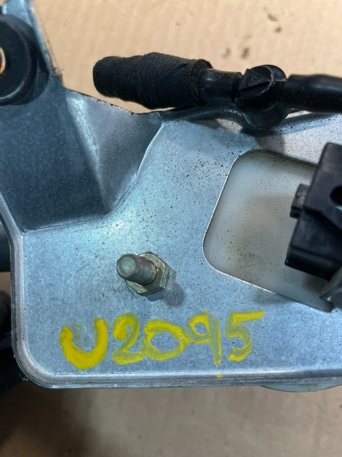 1999 to 2005 Saab 9-5 Wagon Rear Windshield Wiper Motor U2095 PS6