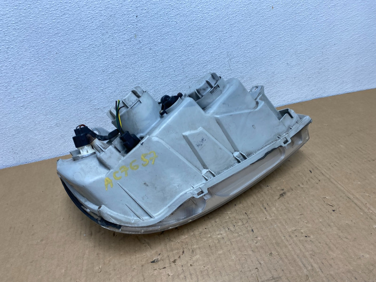 2004 2005 Hyundai XG350 XG Left Driver LH Headlight Halogen AC7657 DW7