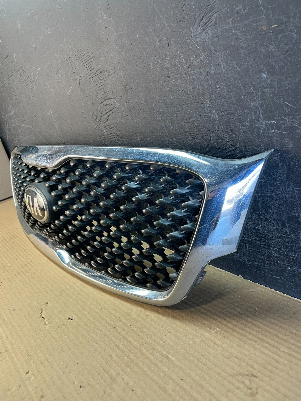 2016 to 2018 Kia Sorento Front Upper Grill Grille AF3476 DW1