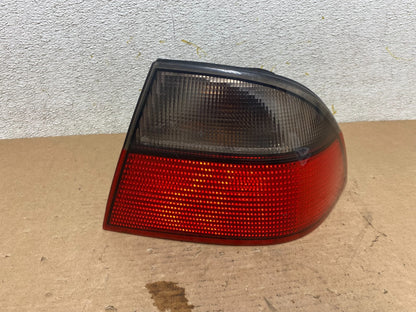 1999 to 2001 Saab 9-5 Right Passenger RH Tail Light Sedan OEM O9737 DW0
