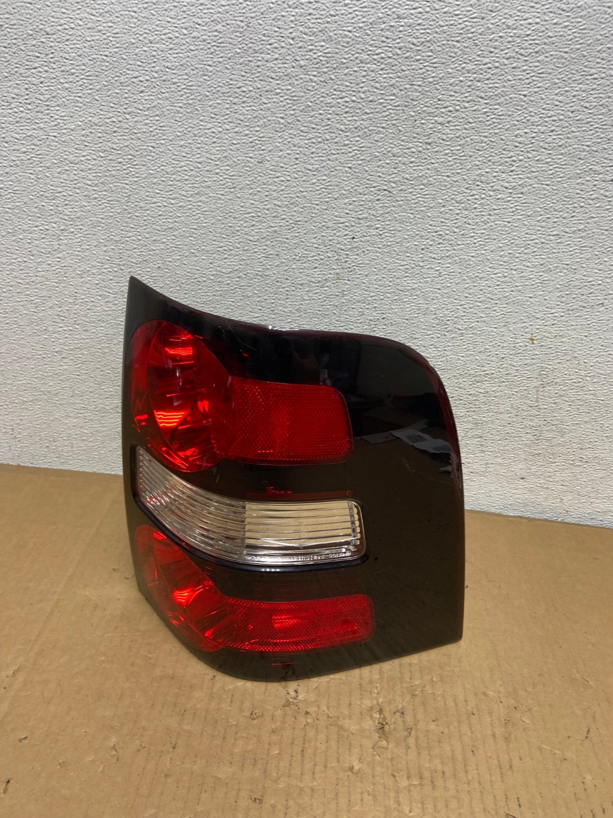 2006 to 2010 Ford Explorer Right Passenger Side Tail light AD0890 LK0