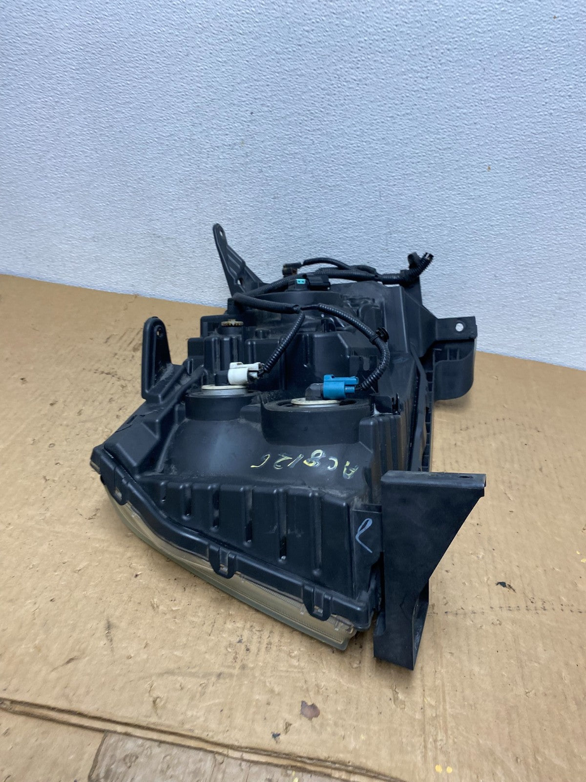 2009 2010 2011 Honda Pilot Right Passenger RH Halogen Headlight AC8126 DW10