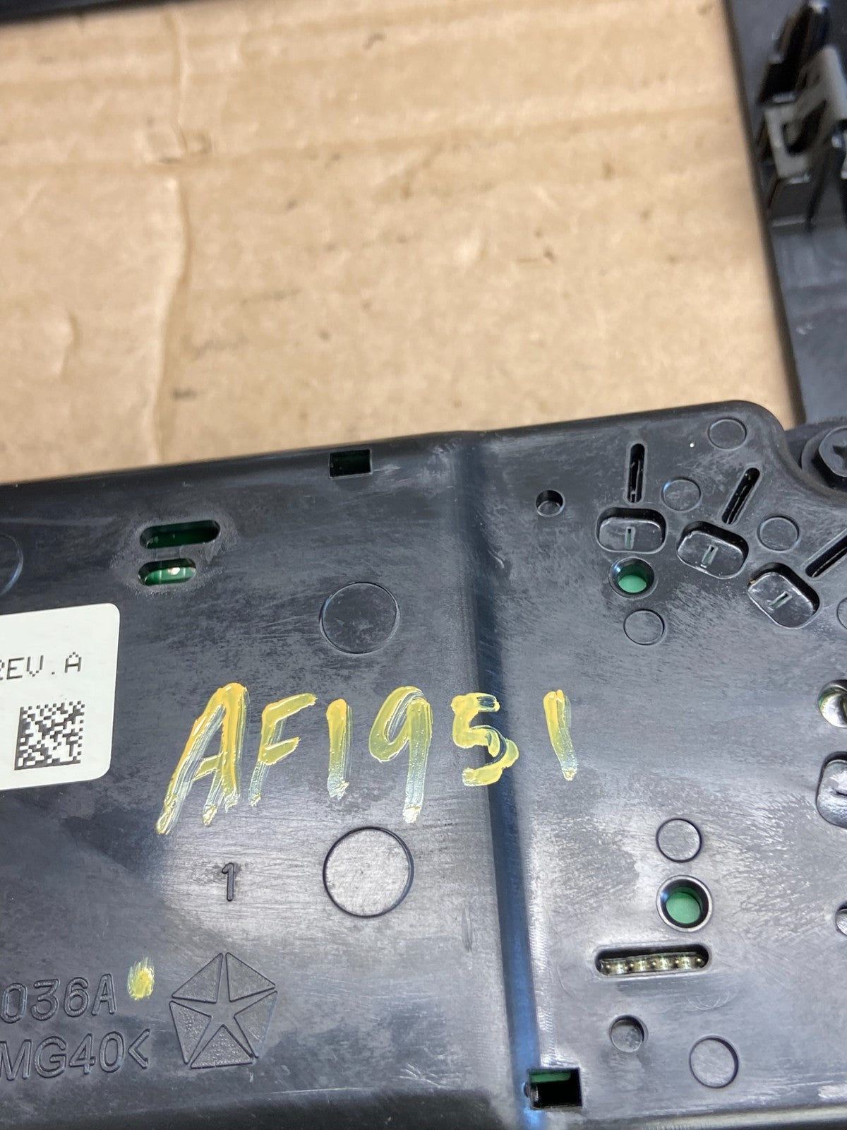 2011 to 2017 Jeep Compass Dash Climate Temperature Control Radio Bezel AF1951 DG6