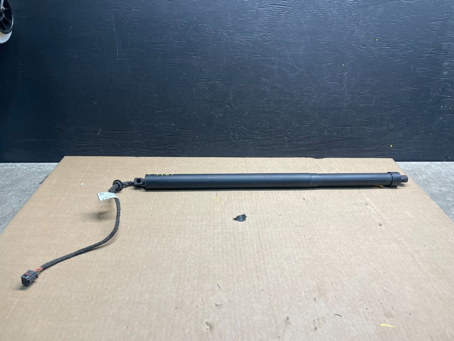2017 to 2020 Jaguar F-Pace OEM Trunk Lid Spindle Lift Sylinder Strut  F4489 DG10