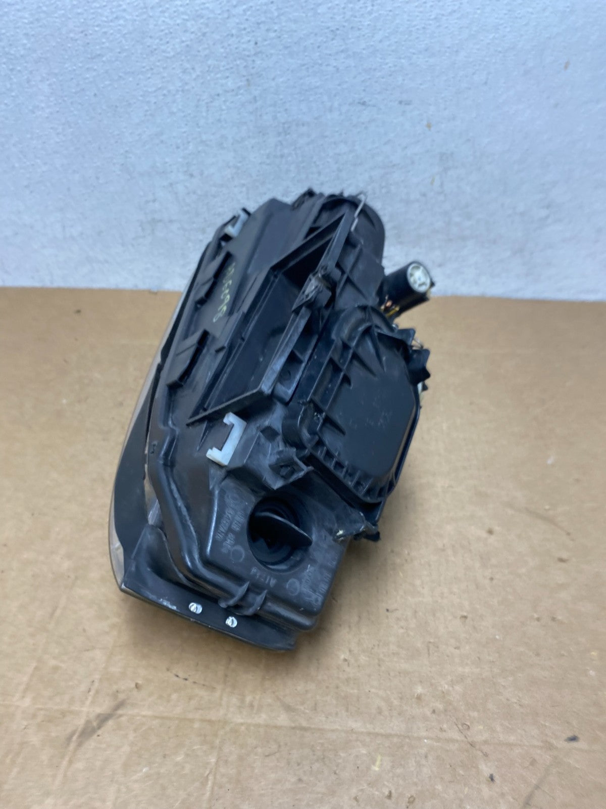 2002 - 2005 Audi A4 Sedan Right Passenger Halogen Headlight AD6098 DW7