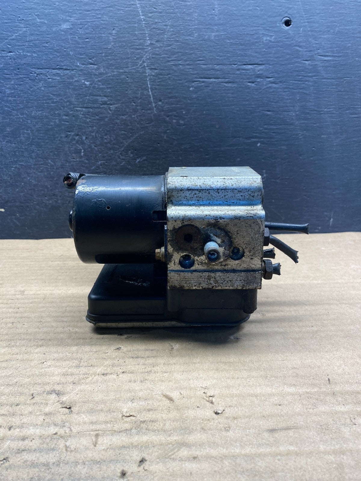 2003 - 2005 Chevrolet Silverado GMC Sierra ABS Anti-Lock Brake Module AE0178 DG2