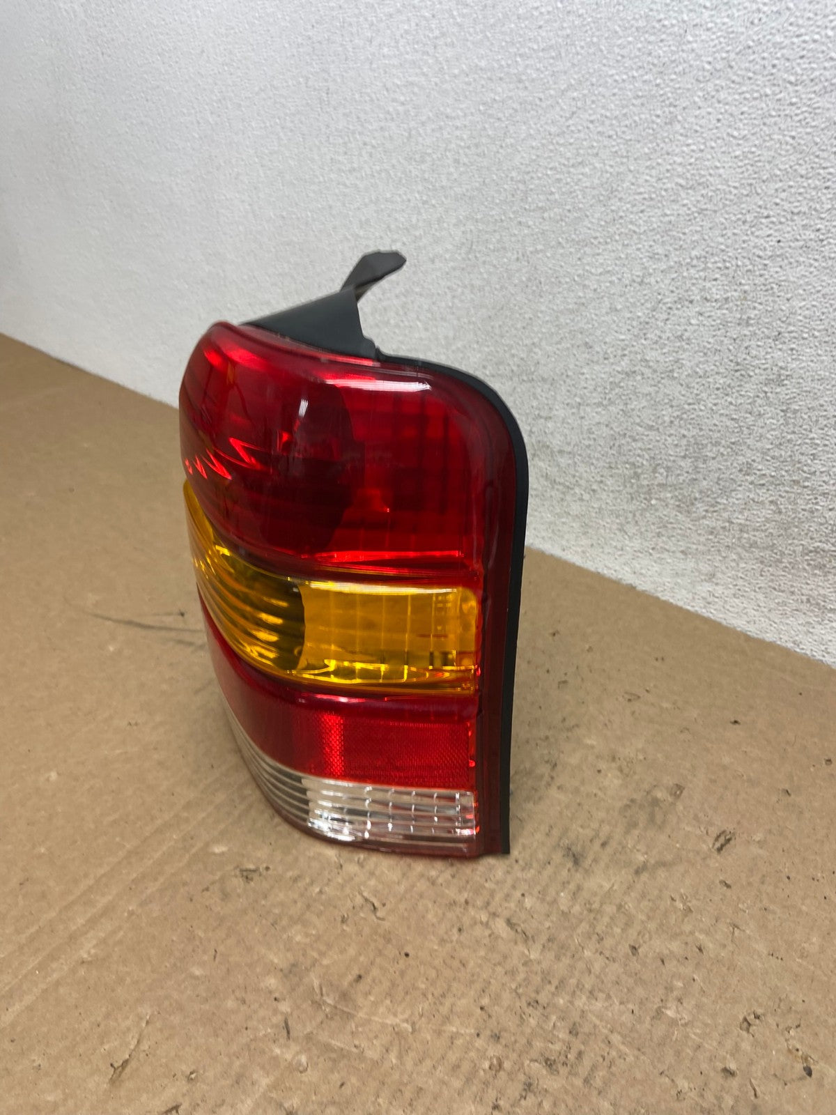 2001 to 2007 Ford Escape Right Passenger RH Side Tail Light AG0562 LK1