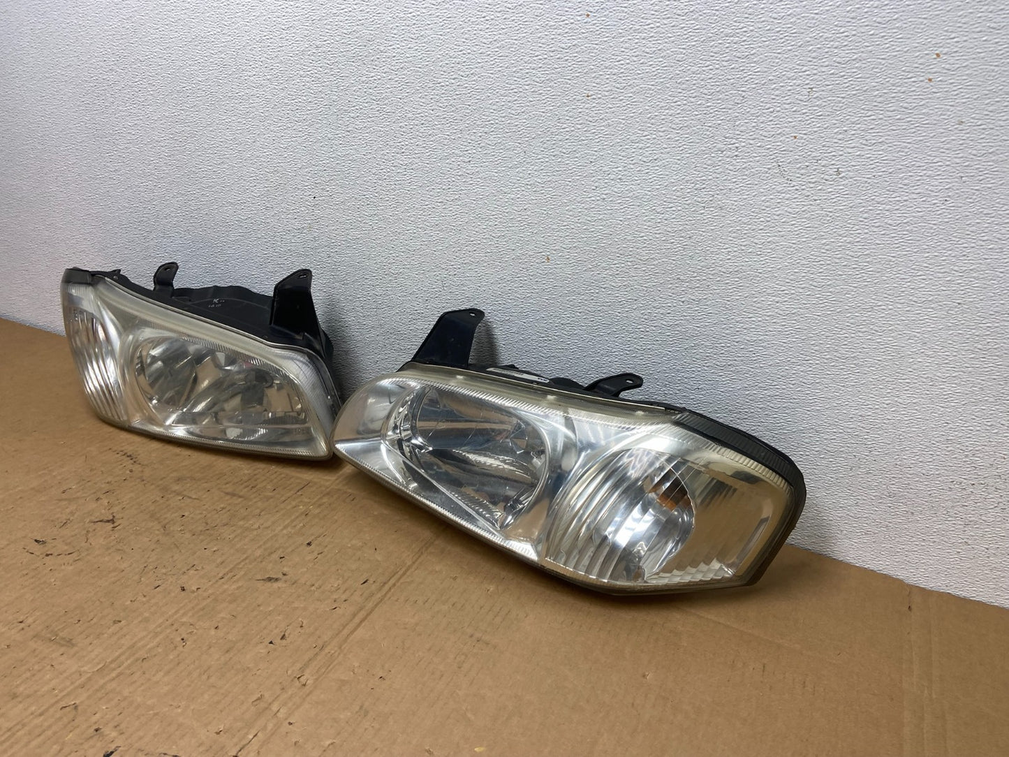 2000 to 2001 Nissan Maxima Left+Right Side Set Halogen Headlights AC7692 DG1
