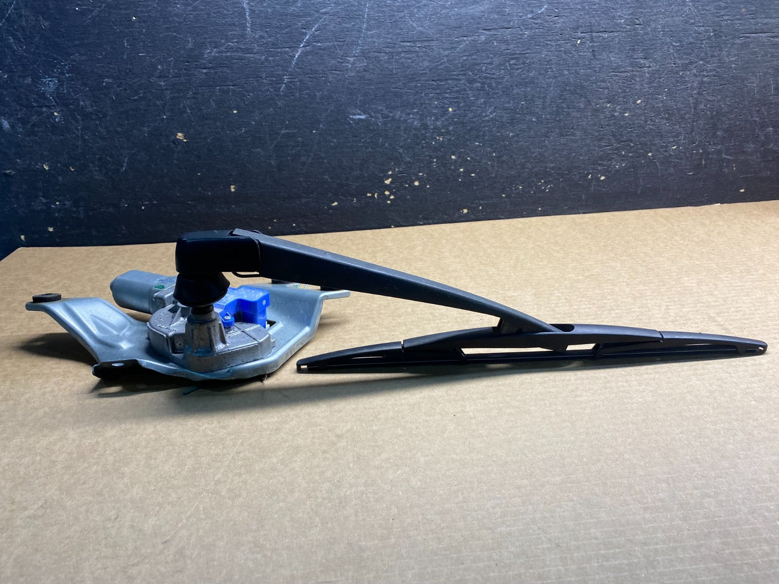 2010 to 2014 Subaru Legacy Outback Rear Wiper Motor Z90323