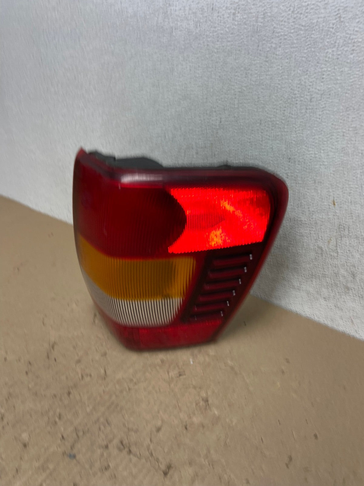 1999-2004 Jeep Grand Cherokee WJ Right Passenger Rh Tail Light AE9835 LK1