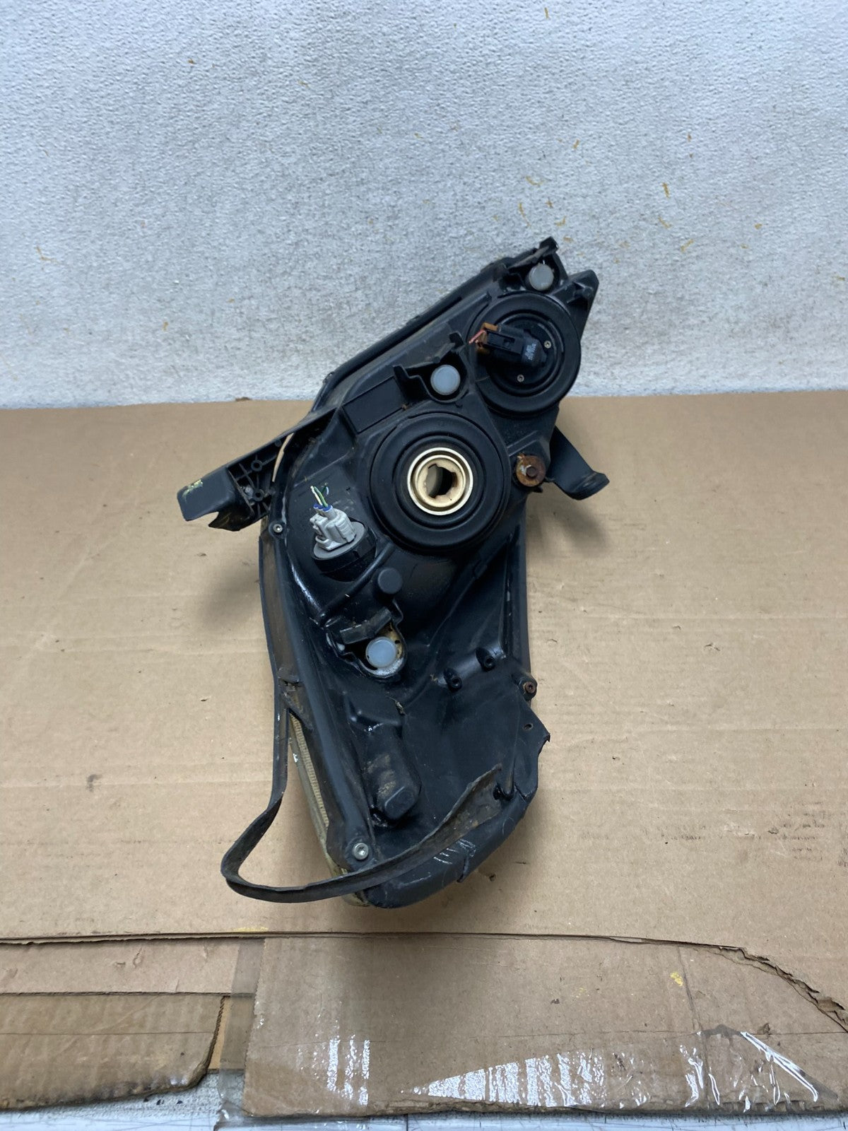 2004 2005 2006 Toyota Solara Halogen Headlight Right Passenger Side AH9384 DW8