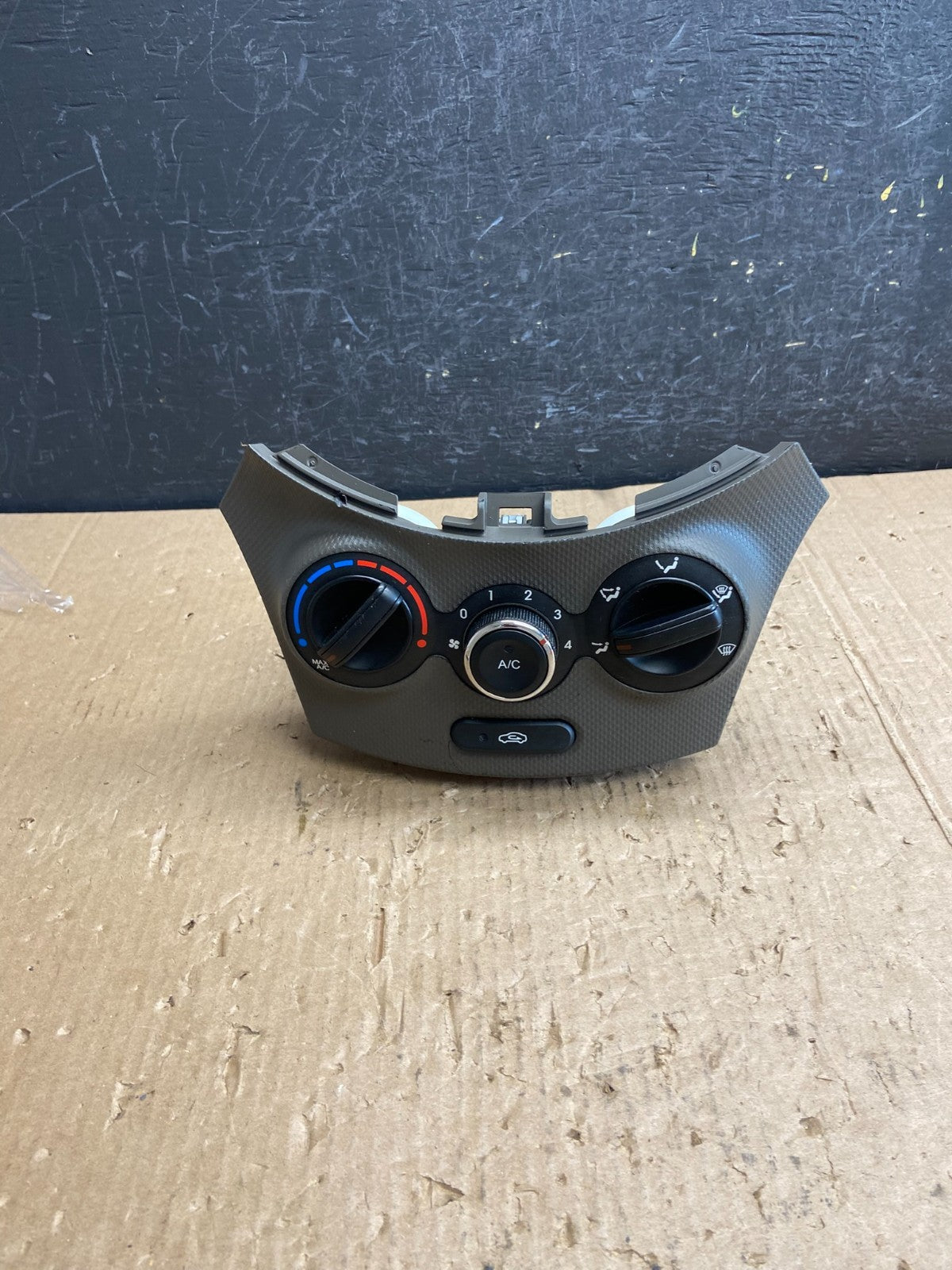 2012 to 2014 Hyundai Accent Center Heater A/C Climate Control Panel AE4192 DG0