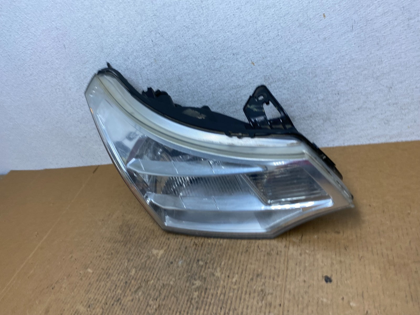 2008 2009 2010 2011 Ford Focus Right Passenger Rh Side Headlight AE2709 DW1