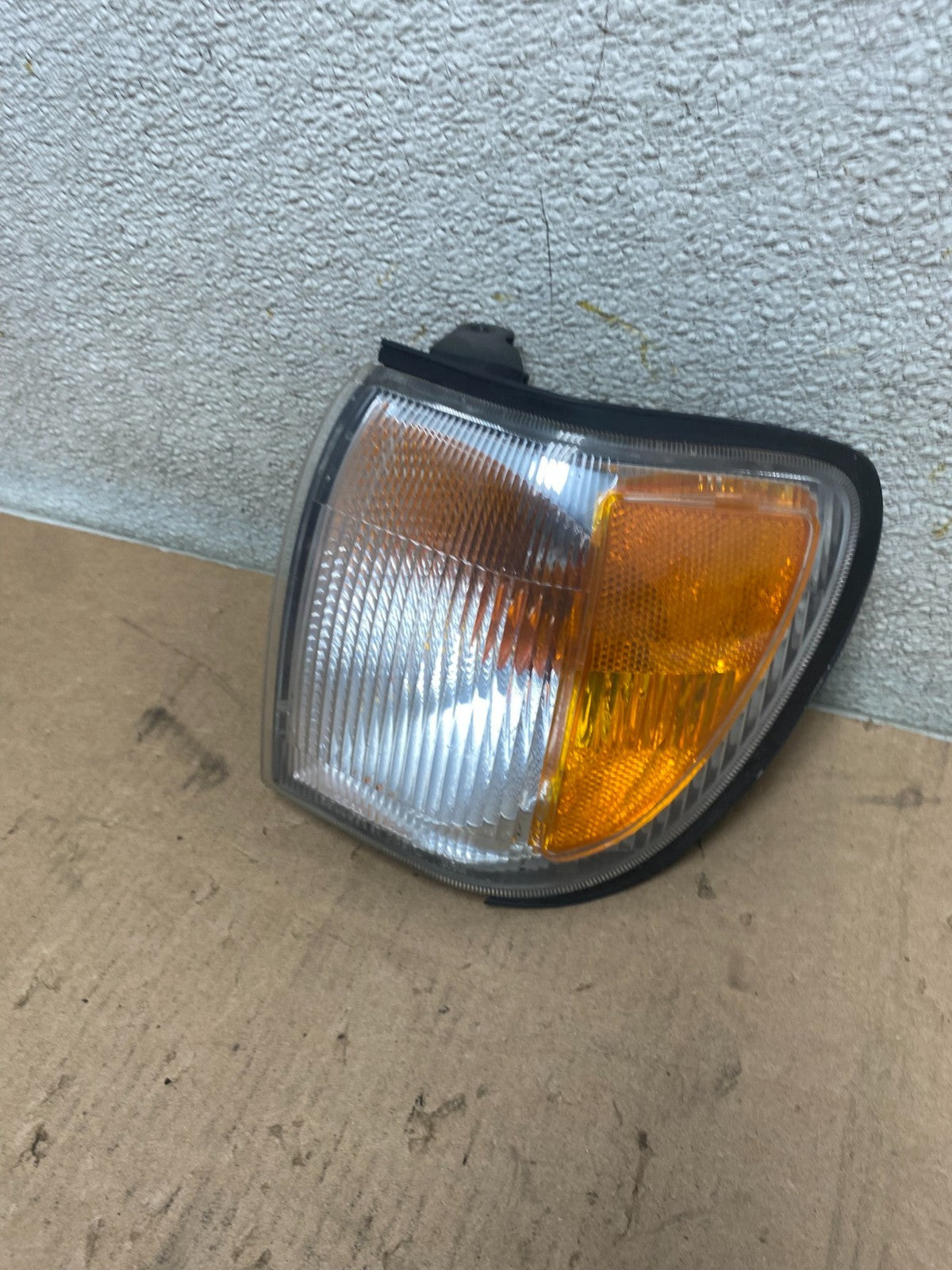 1999 - 2004 Nissan Pathfinder Front Left Driver Turn Signal Oem S3840 DW1
