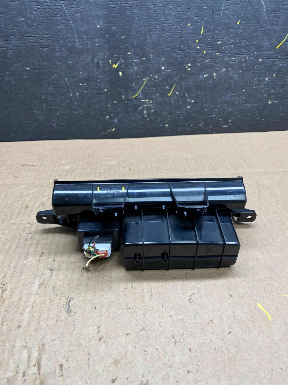 2006 to 2010 Kia Sedona Dash Tray Compartment 4D846-25100 T4791 PS4