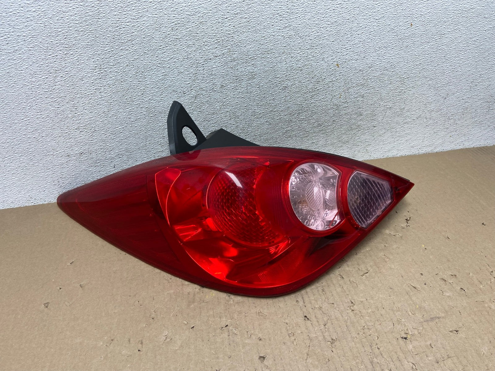 2007 - 2012 Nissan Versa Hatchback Left Driver Side Lh Tail Light AG6997 LK0