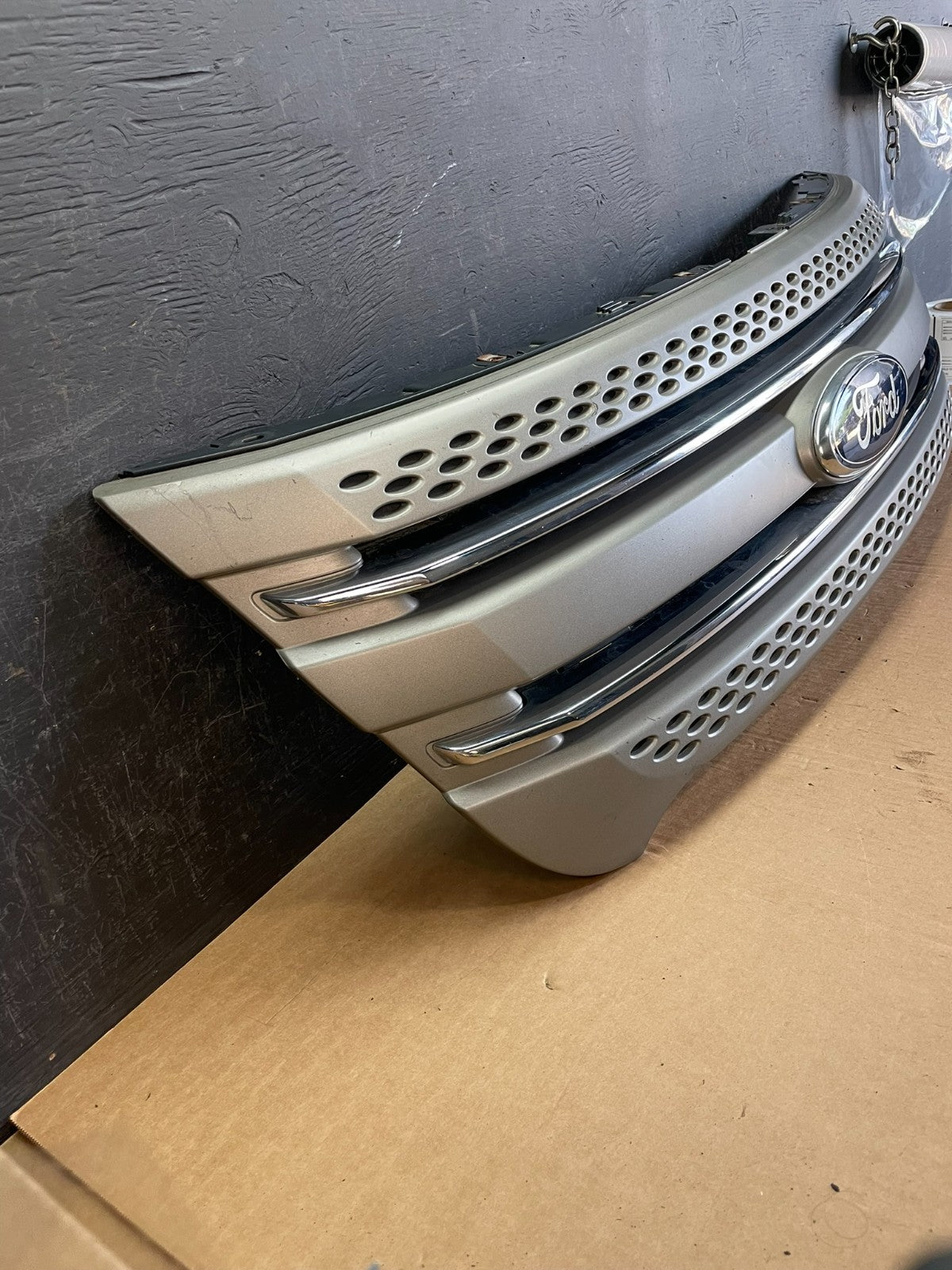 2011 to 2015 Ford Explorer Upper Front Grill Grille AE8382 DW2